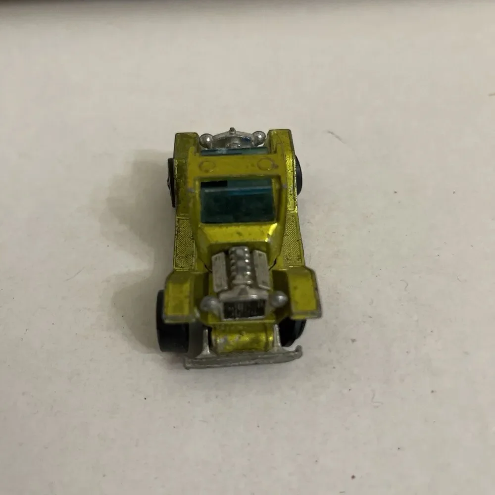 Vtg Hot Wheels Redline  T-4-2, Metallic Lime Hong Kong One Wheel Broken 1970s